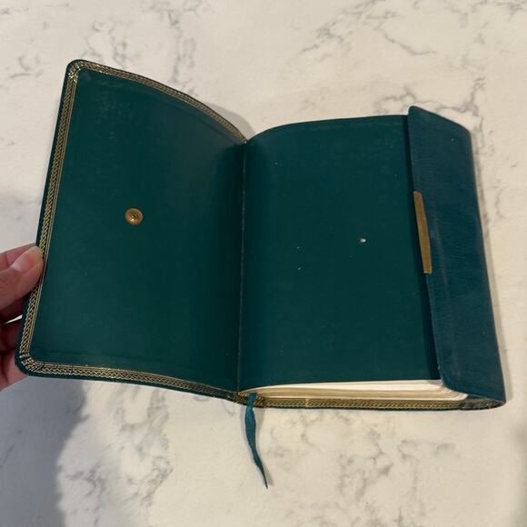 Vintage leather bound King James Holy Bible print in the Republic of Korea teal - Picture 6 of 9